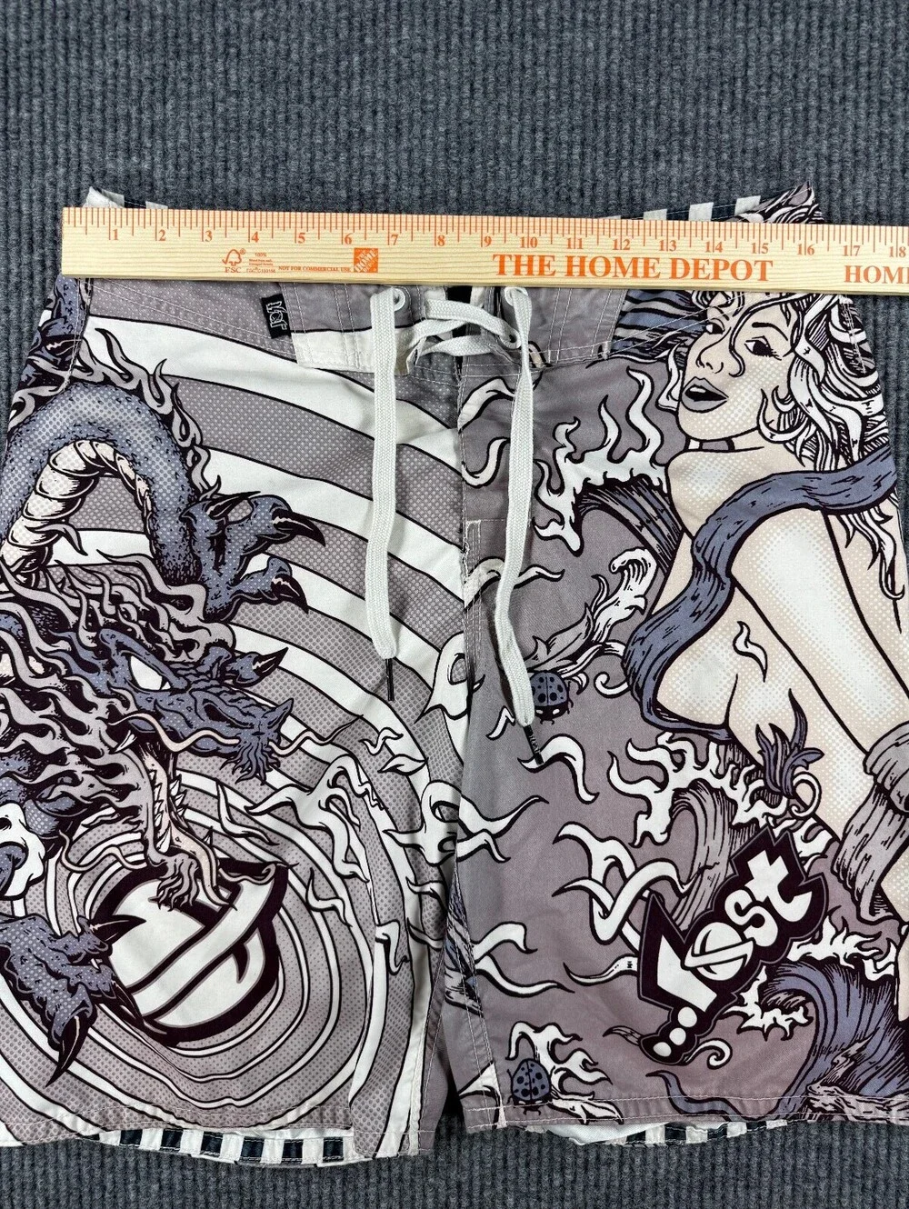 Lost Enterprises Psycho Ward Chris Ward Boardshorts Mens 32 Gray Dragon Skull